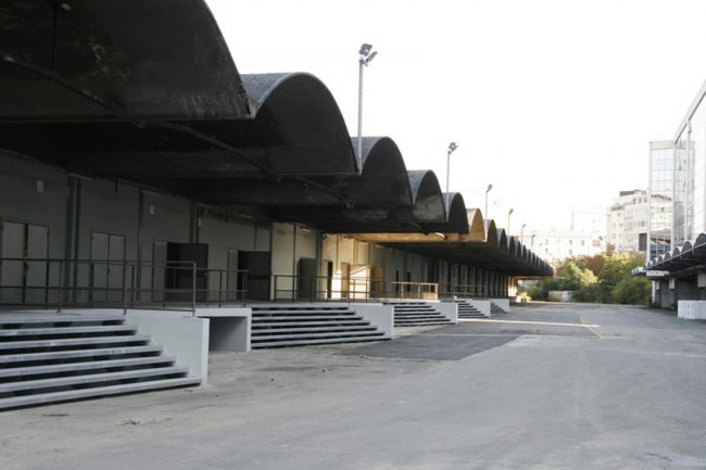 Grâce à des fonds publics et privés, les entrepôts lugubres de la Halle Freyssinet vont se transformer en pépinière à start-up pour favoriser l'industrie numérique en France. Crédit D.R.